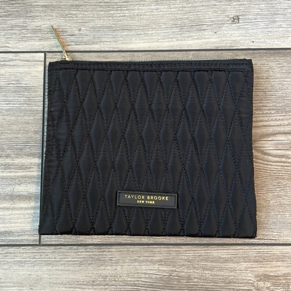 Taylor Brooke New York Black Quilted Coin Purse With Gold Zipper NWOT
